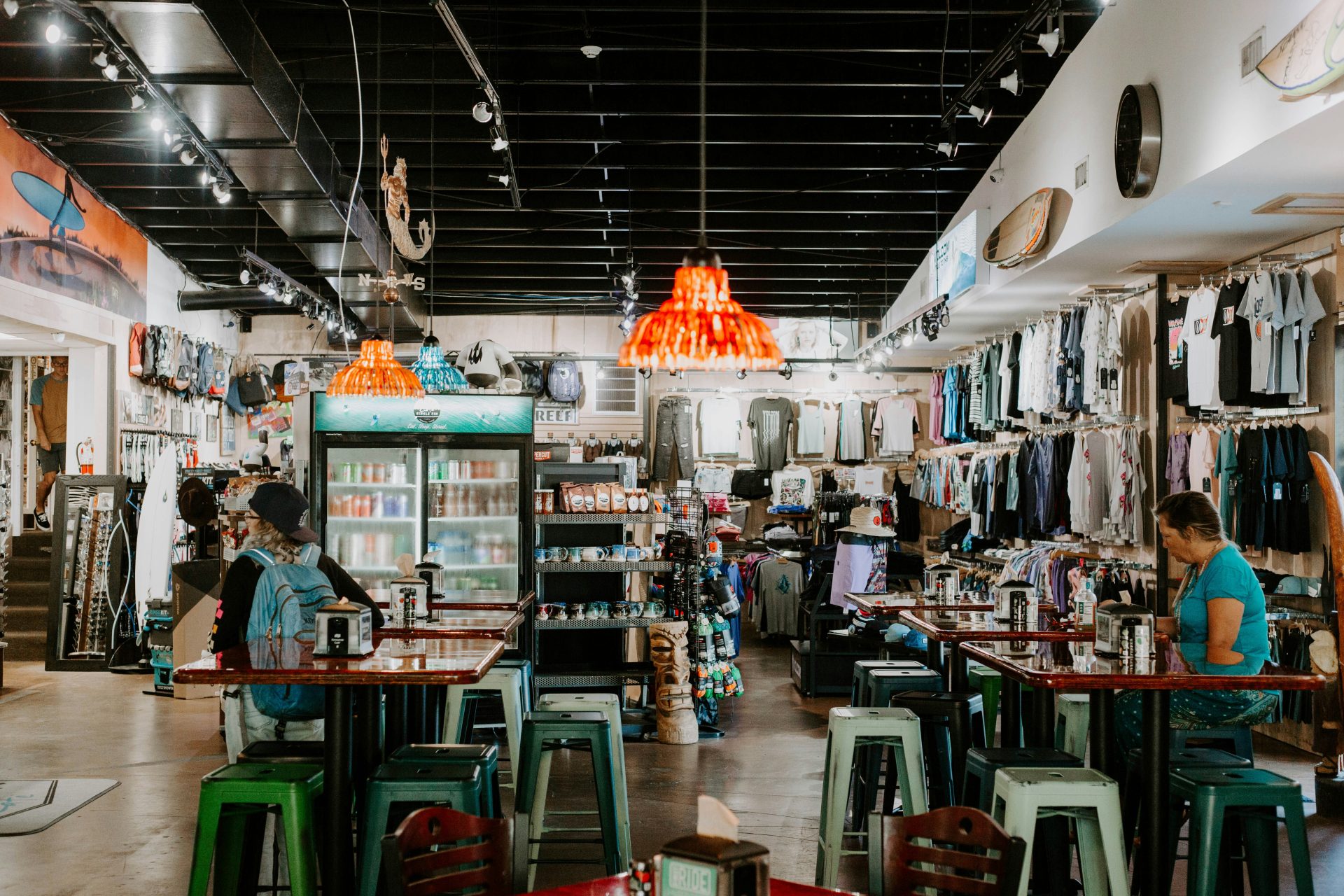 ダイビング洋品店の店内の様子